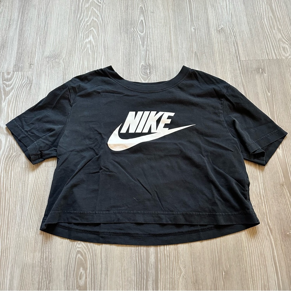 nike black crop tee